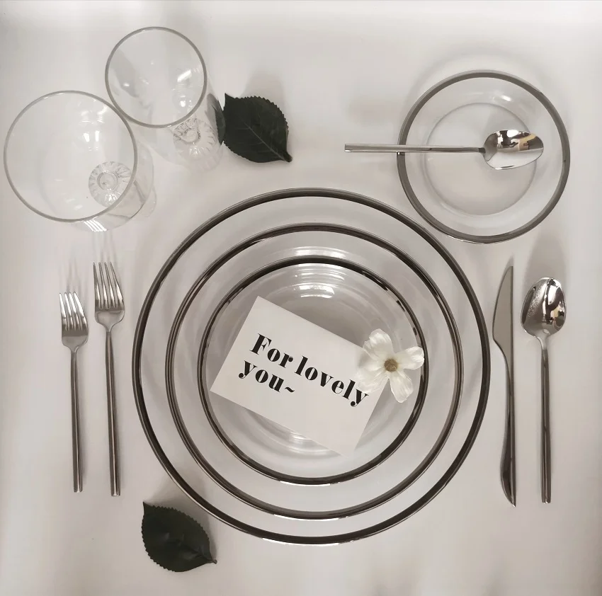 Good quality stocked round clear glass dinnerware sets with silver rim transparent glass charger plate set