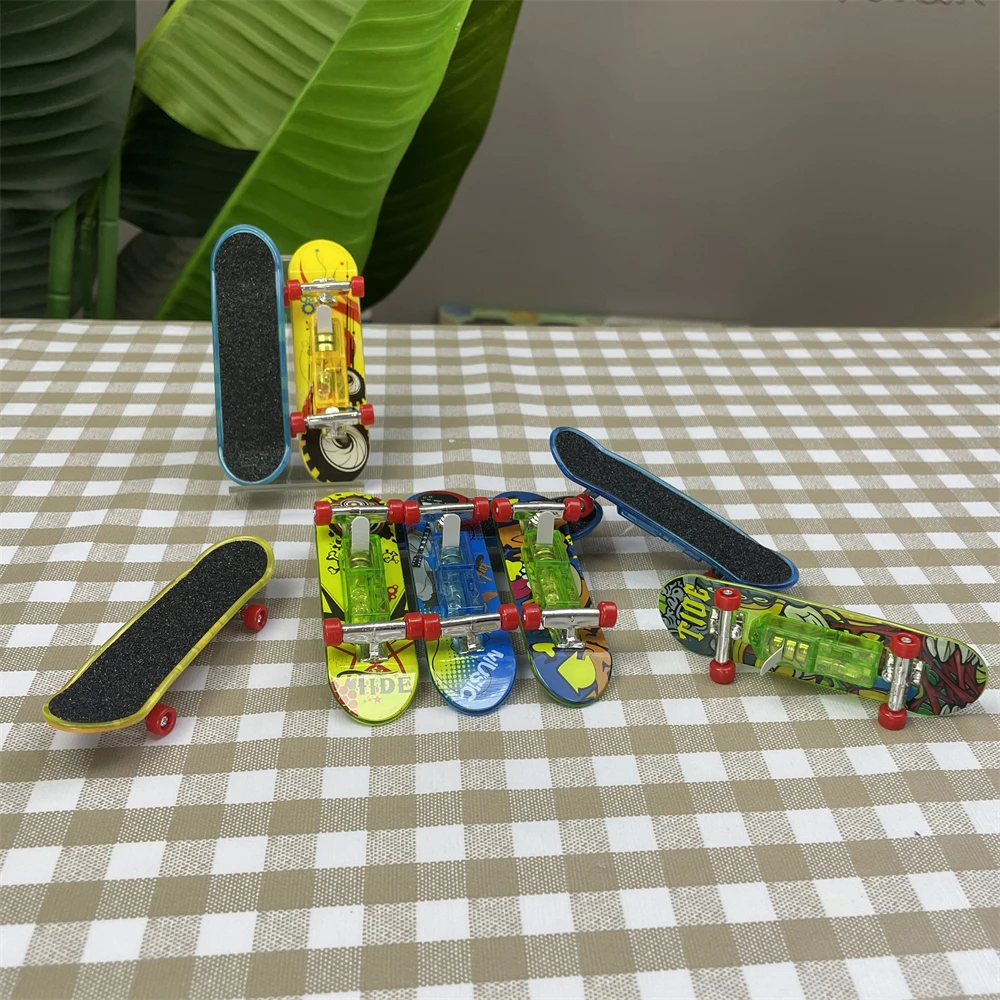 Promotion Gift Led Lightup Mini Fingerboard Tech Deck Skate Board Toy Plastic Finger Skateboard