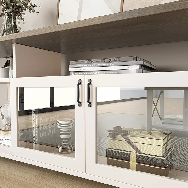 Недорогой большой вместительный деревянный ТВ-шкаф для хранения в маленькой квартире