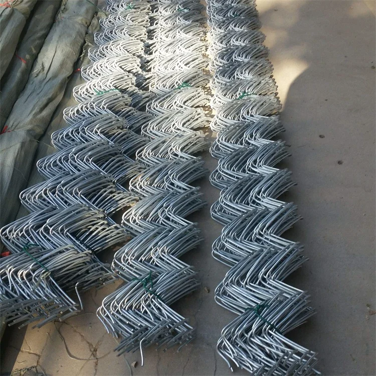 Factory Wholesale high quality 5ft 6ft 2m 3m galvanized chain link fence price in dubai diamond wire mesh fence price