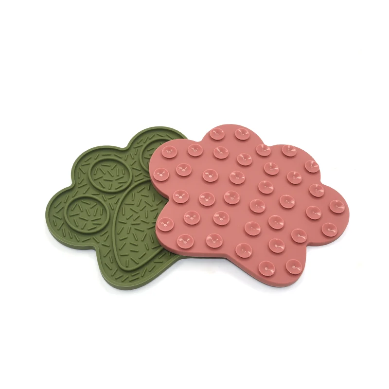 Stylish cute design silicone cat pet feeding mat dog mat for food pet feeding paw shape small dog lick mat with slow feeder