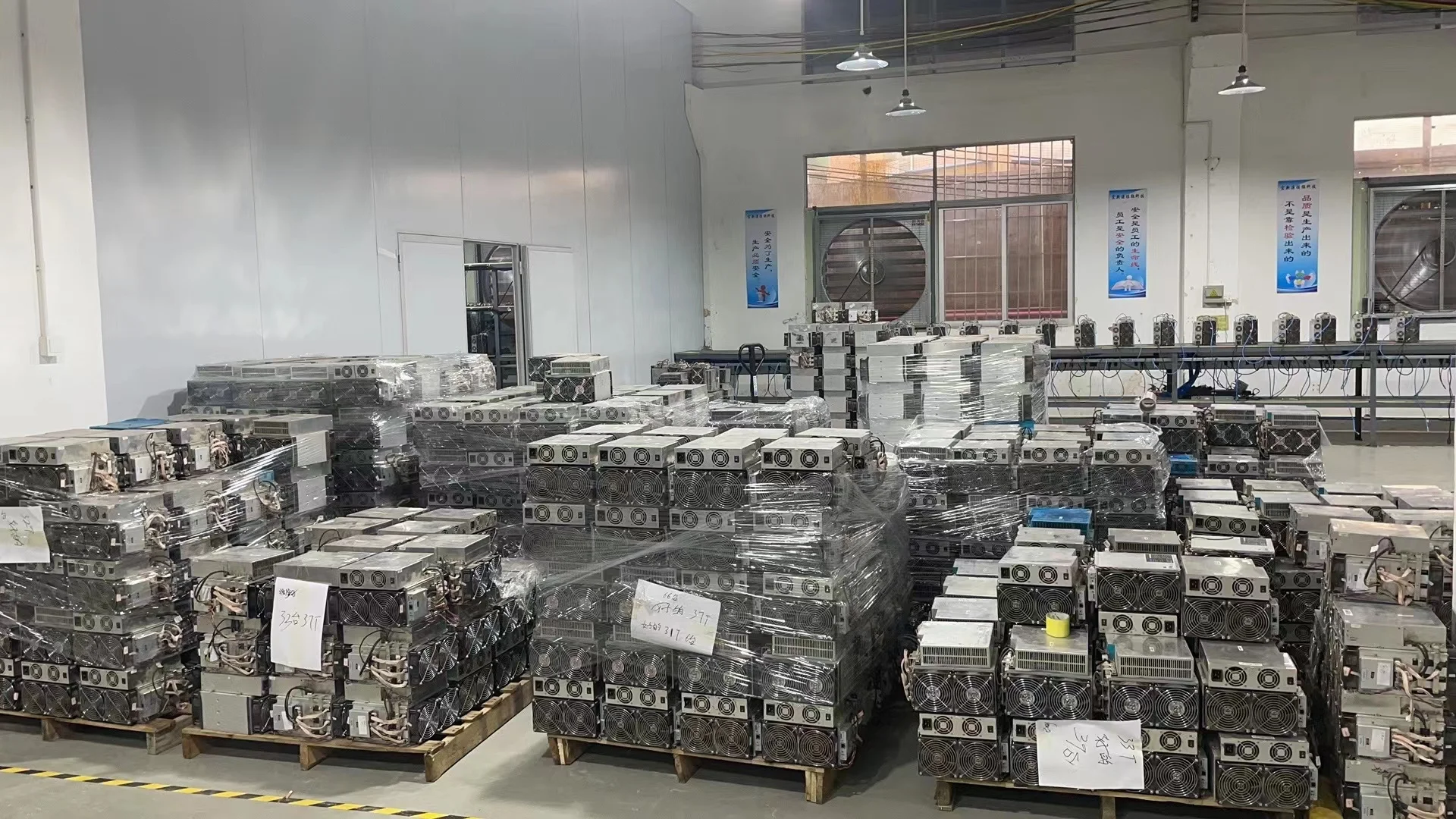 In Stock Bitmian Antminer L3+ S9 L7 D7 S19 Pro Asic Miner A1246 A1166 Pro 1066 M21s A10 A11 Goldshell KD6 KD5 Bitcoin Mining Rig