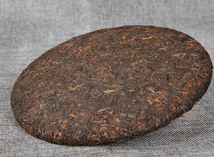 Puer tea cake, Menghai Chenxiang, fermented Pu Er in 357 grams, Yunnan Qizi Chabing