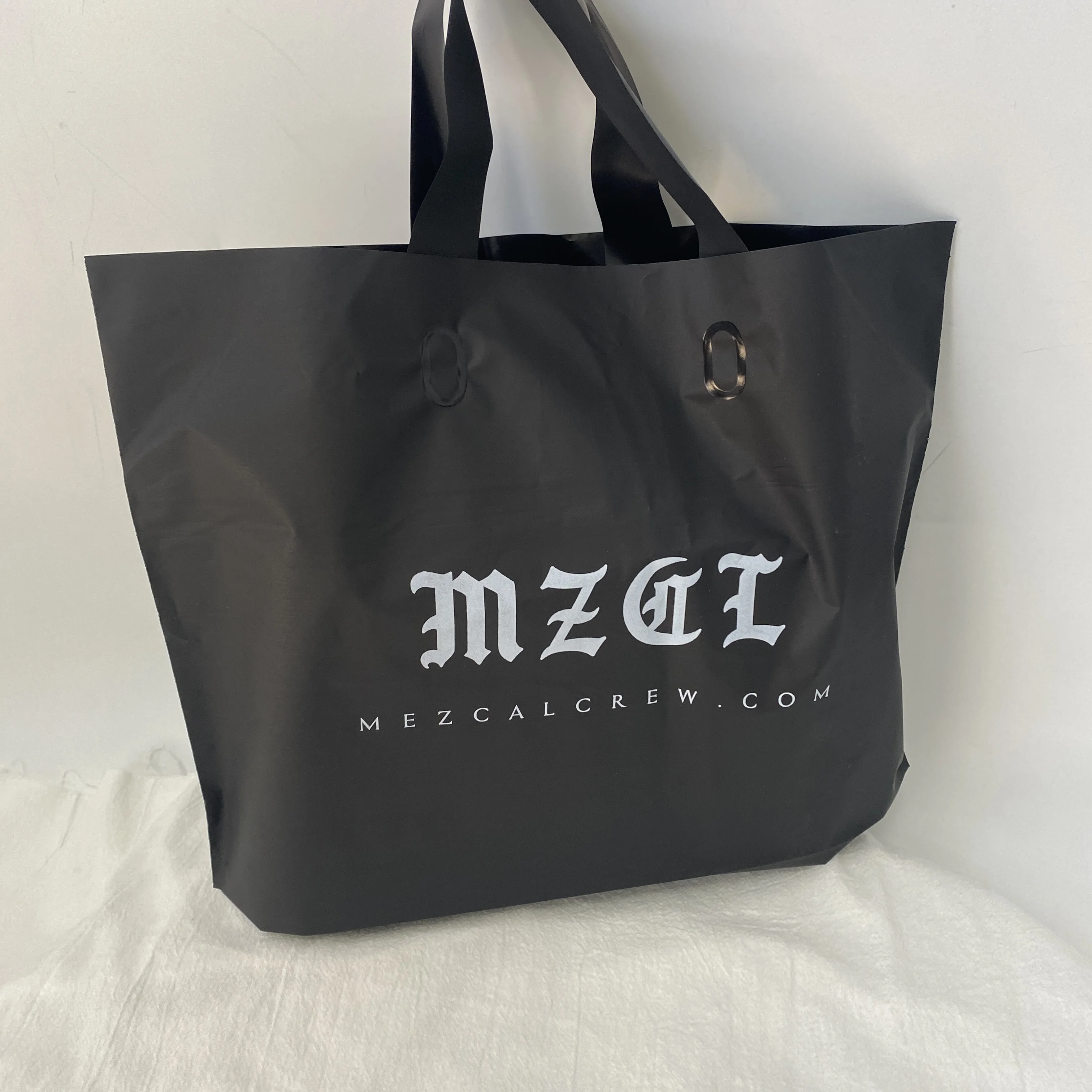 Customized high-density polyethylene thickness with logo printing carrier, gift retail plastic shopping bag with handle