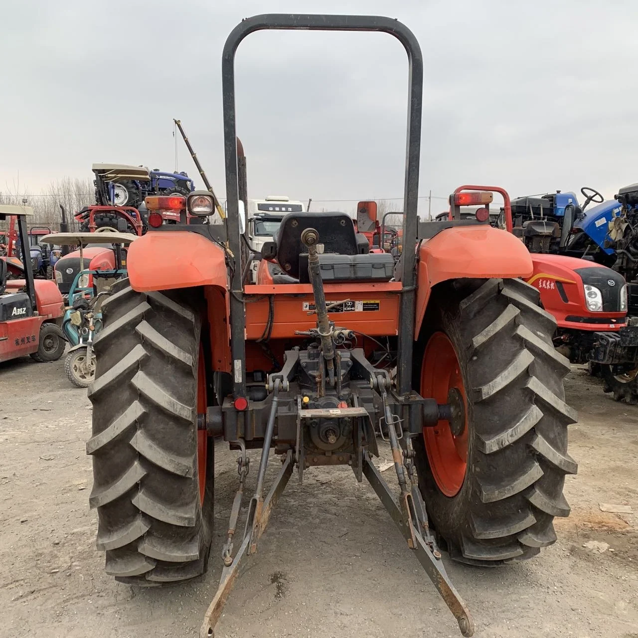 Б/у сельскохозяйственное оборудование kubota john deere massey ferguson yanmar lovol df компактные садовые тракторы 4wd для сельского
