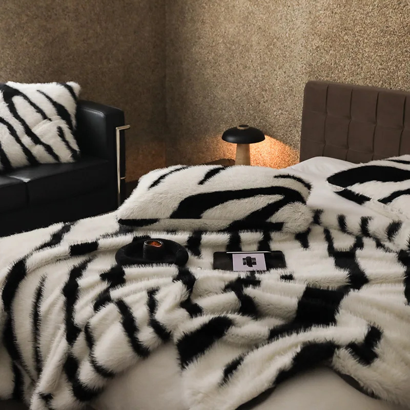 Brand New Light Luxury Blanket Altan Imitation Fox Fur Milk Blanket Thickened Warm Feather Blanket For Baby