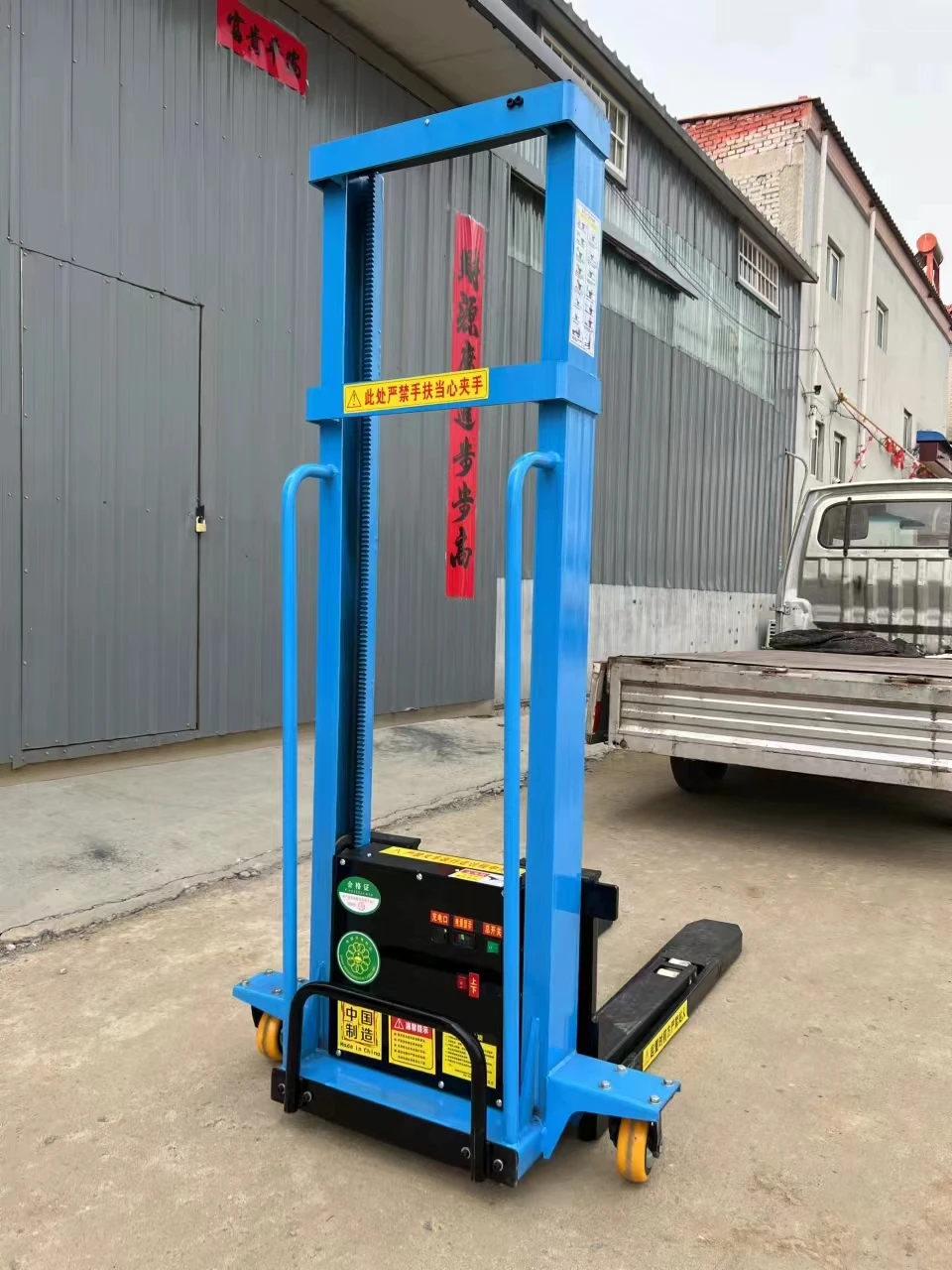 JX  500kg 700kg 1 ton Lithium Battery Semi Electric Full Electric Portable Forklift Self Loading Stacker