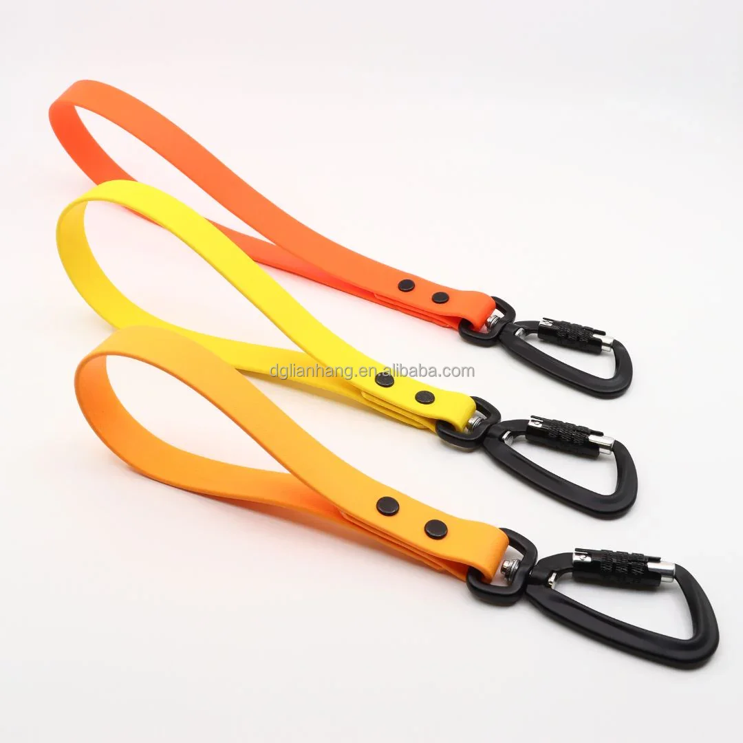 A fantastic multipurpose piece of kit for training and close contact work traffic lead in PVC smooth and pliable like leather