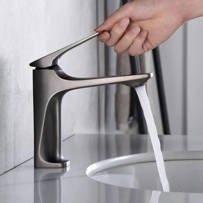 Luxurious Bathroom Products Zinc Water Tap Modern Hotel Sanitary Ware Wash Basin Deck Mounted Cold And Hot Water Mixer