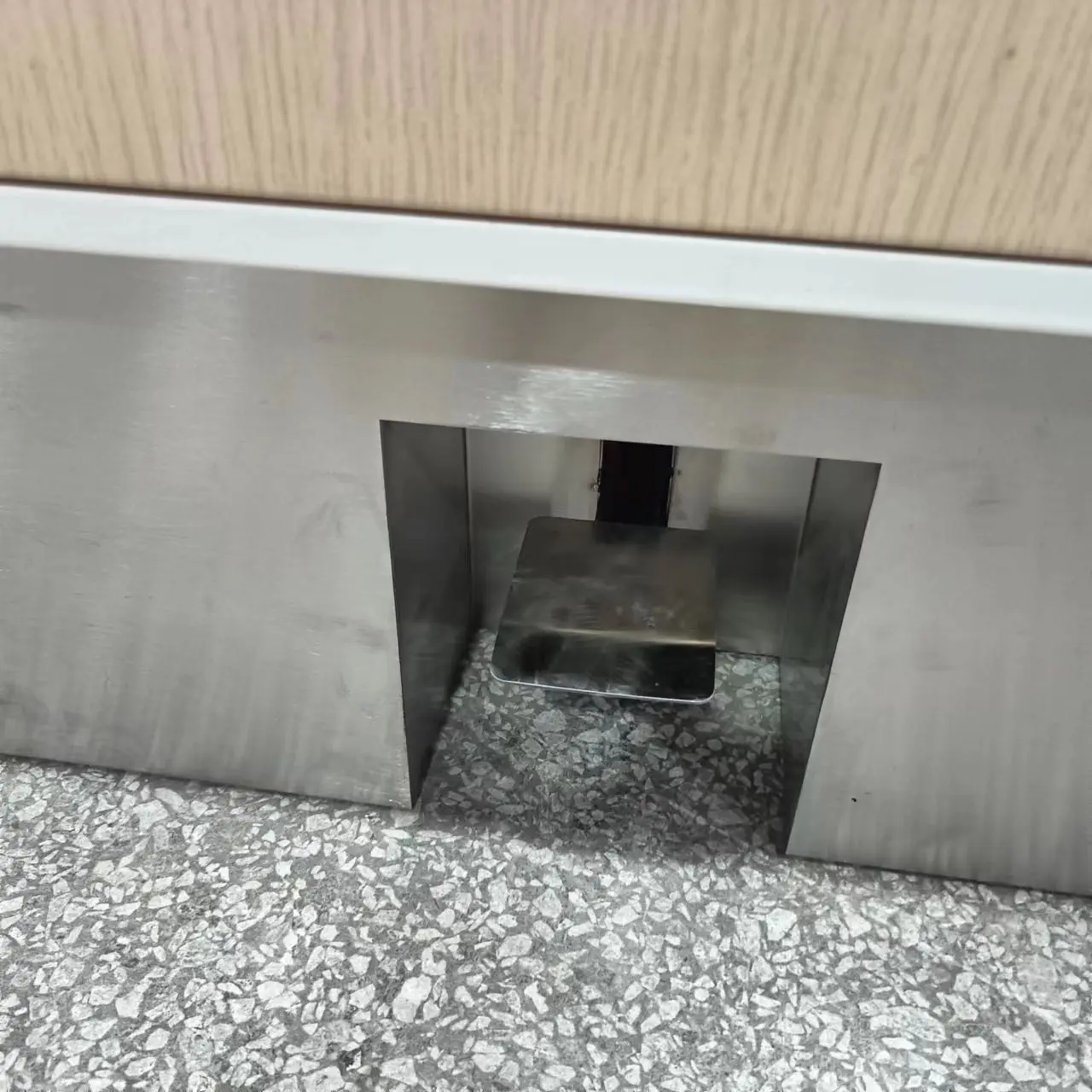 High quality hospital pharmacy medicine cabinets Medical table cabinets