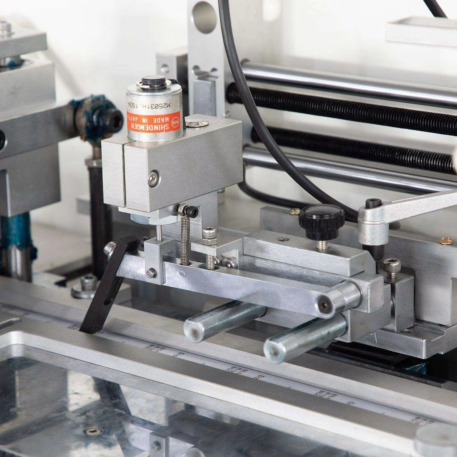Automatic Hot and Cold Woven Label Cut and Fold Machine for Satin Ribbon, Polyester Taffeta, Cotton Label JZ-2817