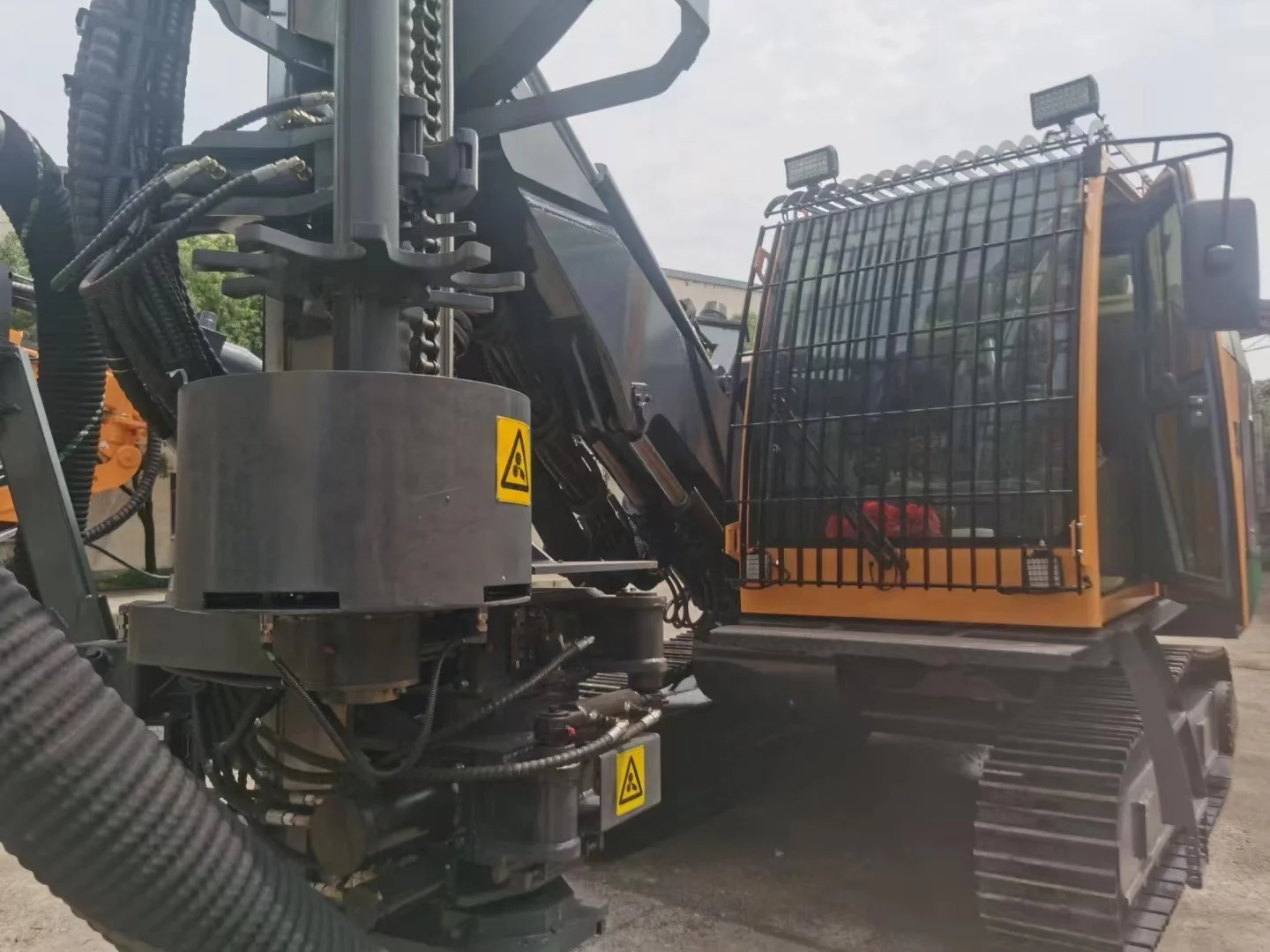 Kaishan KT15C 36m deep crawler Integrated DTH drill rig 298kw Diesel borehole rock rotary drill rig machine for open use