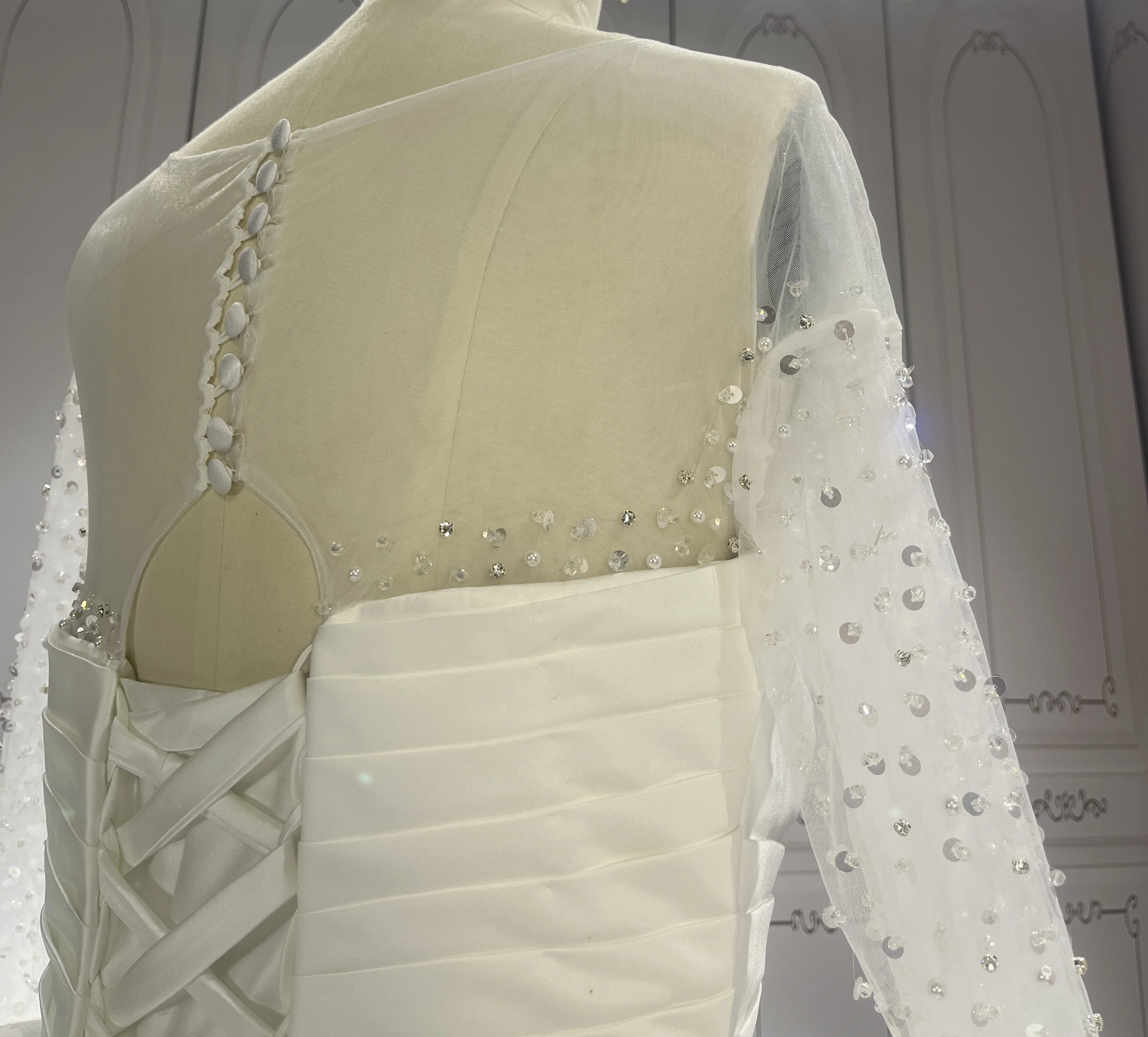 Luxury Satin Long Sleeves Bridal Wedding Gowns Beaded Ball Gown Women Wedding Dresses