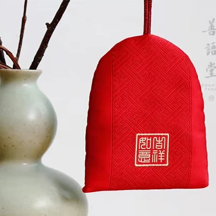 Stylish Pull-out Portable Key Storage Bag Character silk embroidery  Mini Card Holder High Protective Car Key Cover