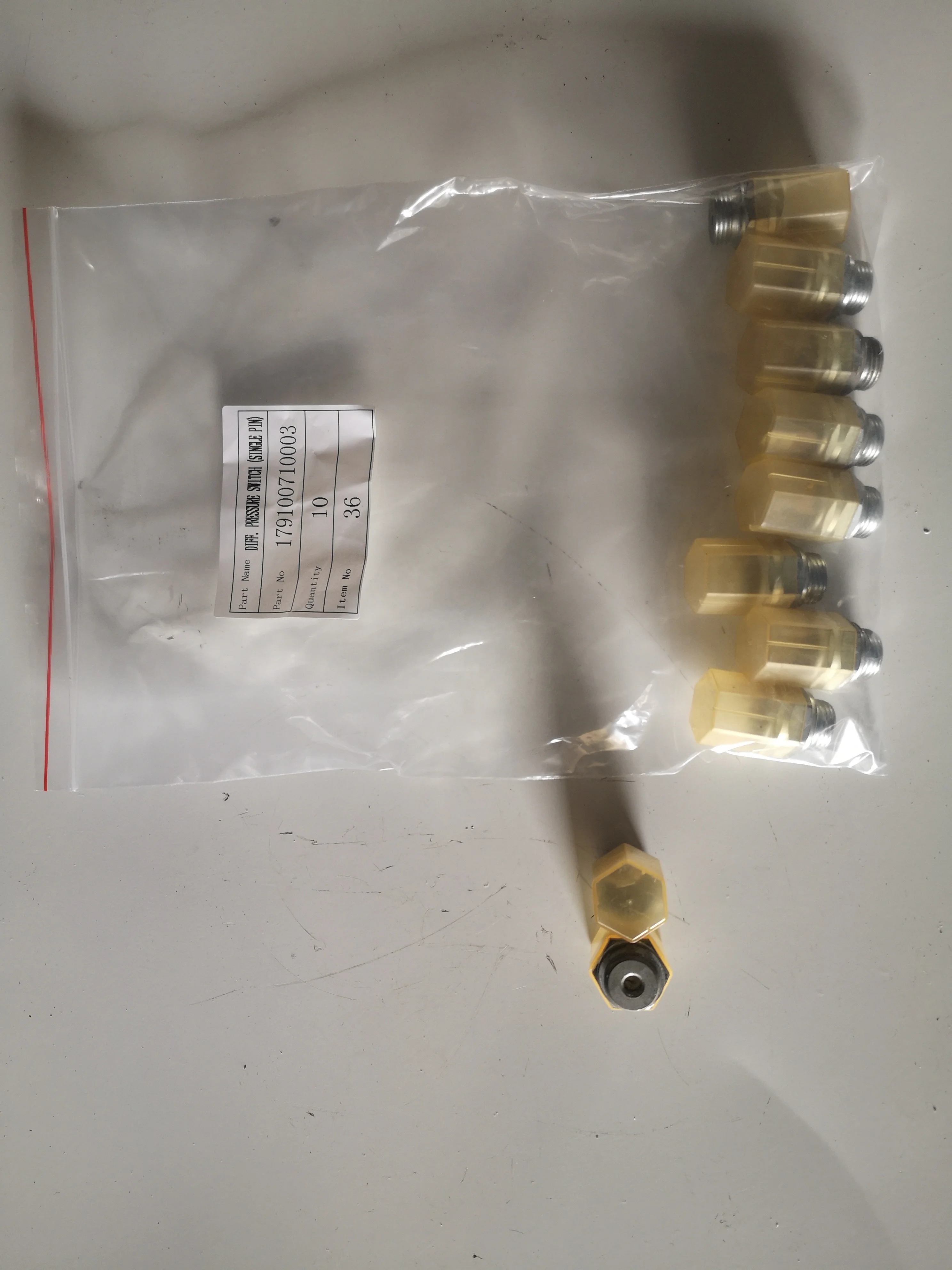 Hot selling pressure switch for Sinotruk HOWO A7 T5G TX7 T7H SITRAK C7H gearbox high and low gear switch 179100710003