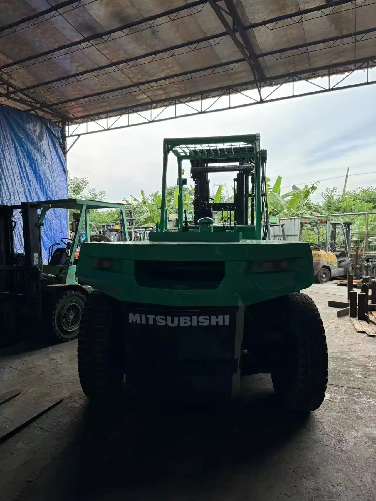 Подержанный 15тонный вилочный погрузчик Mitsubishi FD150 для продажи подержанная строительная техника высокого качества