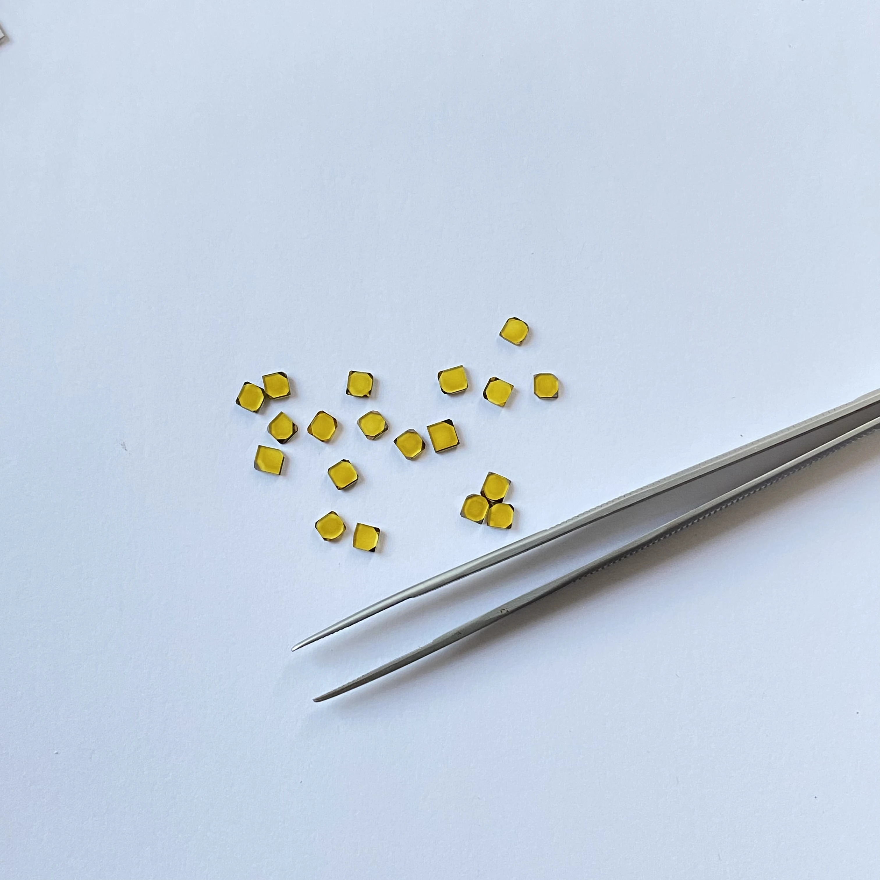 MCD HPHT Single Crystal Synthetic Diamond Plate for Cutting Tools diamond HTHP yellow diamond hthp