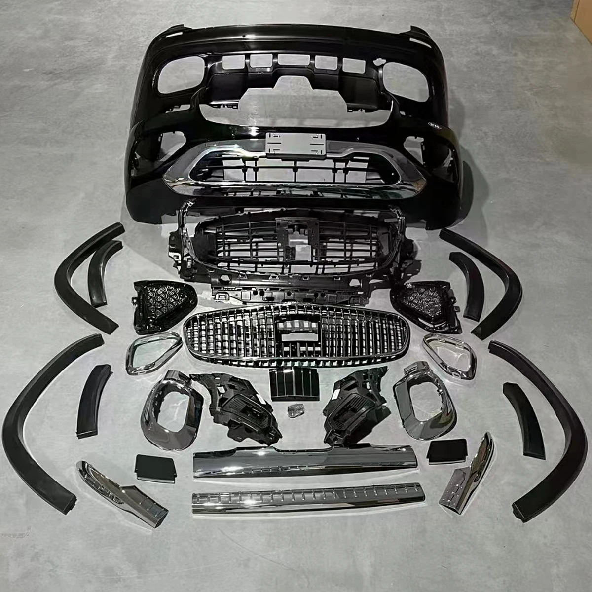 Wholesale Auto parts body kit for Mercedes Benz  GLS Class X167 2024+ escalate to Maybach style