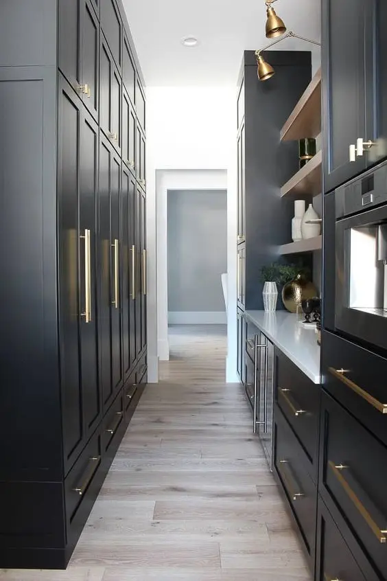 2023 Artisan Bespoke New Wooden Butlers Pantry Organization Kitchen Pantry Cabinet Storage Design