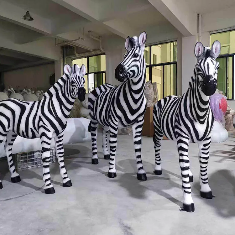 Life size garden giraffe statue resin fiberglass animal props for zoo decoration