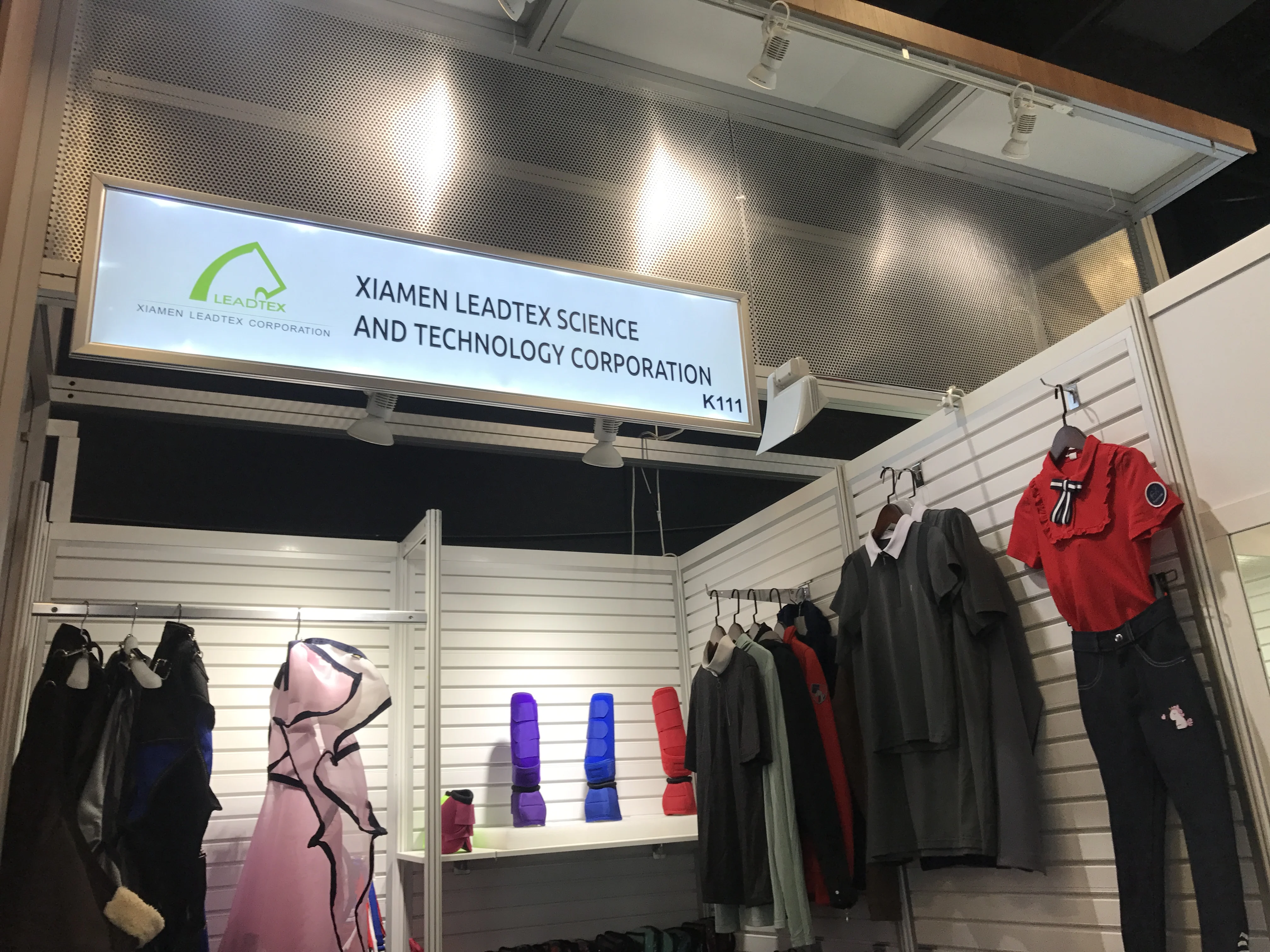 Professional Manufacturer Equestrian Equine Products High Quality Horse Riding Equipment Horse Bell Boots Customize