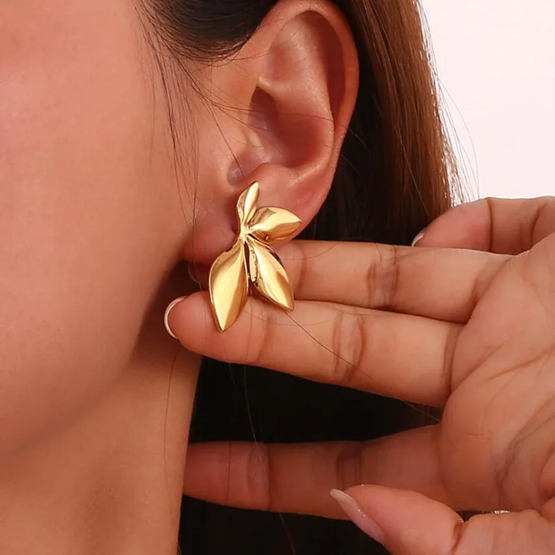 Fashion Vintage Leaf Shaped Earrings Minimalist Glossy Flowers Leaf Earrings Gold Plated Leaves Shape Unique Earrings