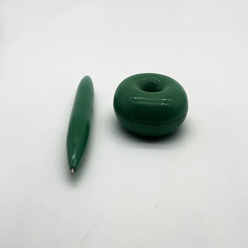 Metal magnetic levitation table pen,the best-selling ballpoint pen is used in hotels,offices,and schools