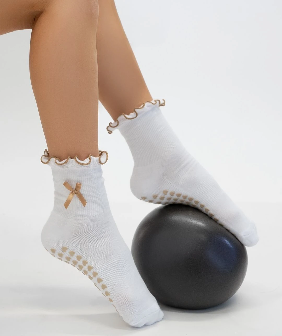 Popular Anti Slip Pilates Socks Aesthetic Custom Logo Heart Grips Yoga Pilates Sock Non Slip Manufacture Ballet Ruffle Frill Bow