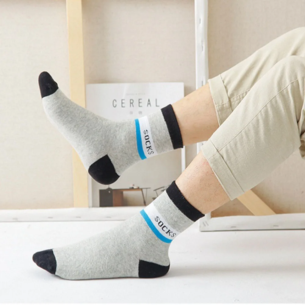 High Grade Middle Tube Casual Fashion Cotton Four Seasons Men Designer Sports Socks