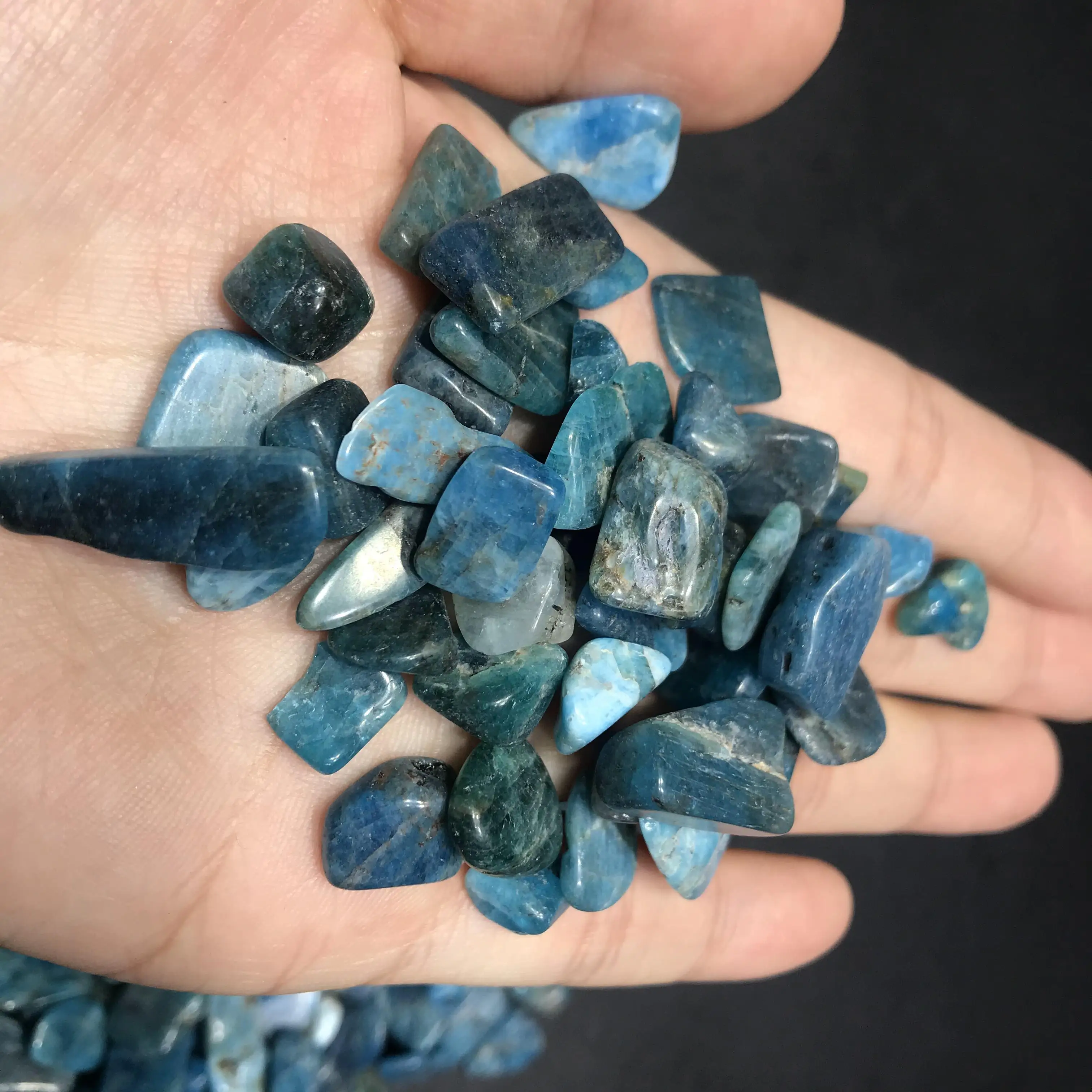 Wholesale natural blue apatite tumbled stones gemstone crushed stone crystal chips for home decor