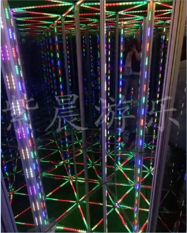 Factory Custom Indoor Mirror Maze Park for Children Durable Fiberglass Plastic Silicone Material,New Generation Mirror Maze