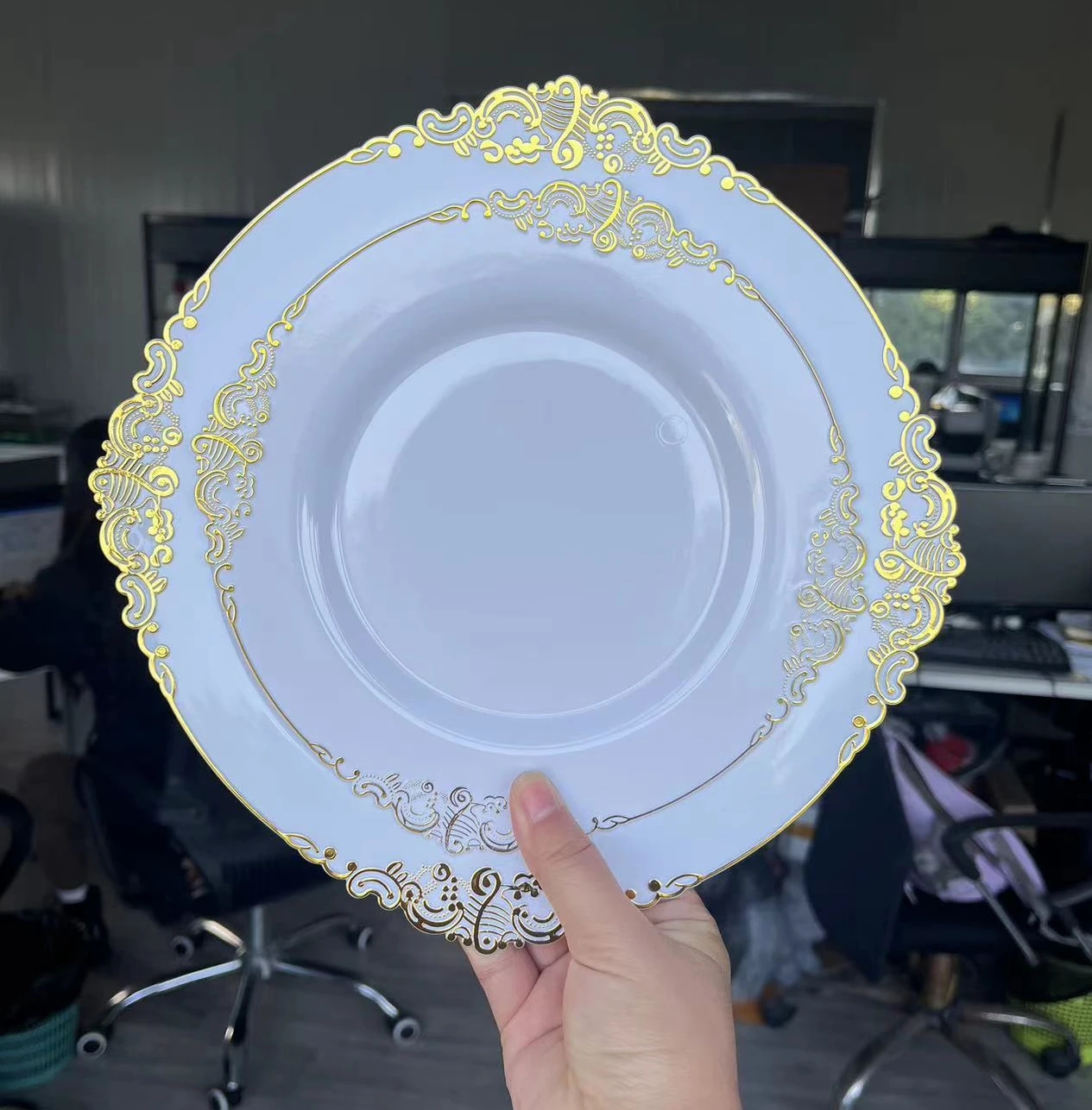 50 Pack Gold Plastic Disposable Plates Include 25PCS 10.25inch Dinner Plates, 25PCS 7.5inch Dessert Plates for Party & Wedding
