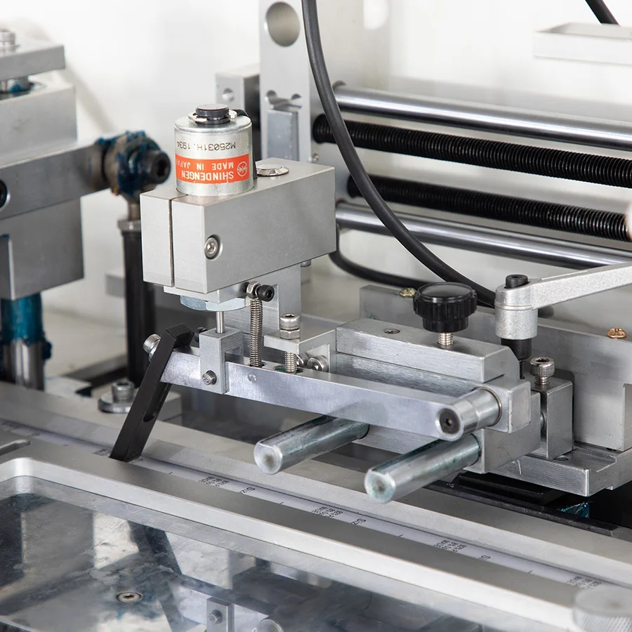 High Quality Automatic Woven Label Cutting And Folding Machine Straight Knife Fabric Label Cutting And Folding Machine