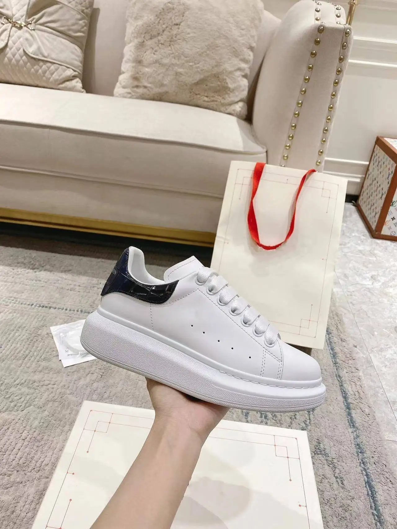 New Stone Cowhide Small White Shoes, Breathable and Comfortable Shoes for Men and Women, Thick Sole Retro Casual Shoes Designer