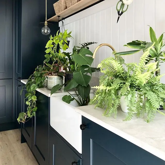 Cut-to-Size Chinese Prefab Polish Kitchen Artificial Quartz Granite Stone Calacatta White countertop