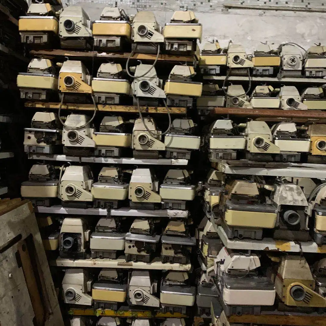 Б/у GDB-747D высокая скорость прямой привод оверлок промышленные швейные машины