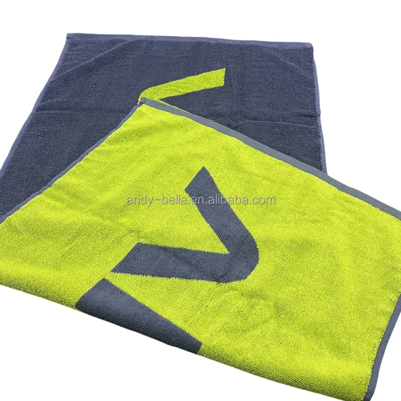 Custom Logo Cheap Magnet 100% Cotton Gym Towel Fitness Sport Towel with Pocket and Hoodie