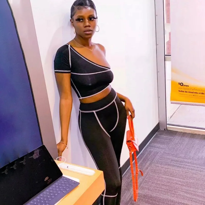 Популярный весенний новый комплект для бега 2021 для женщин, высокий спортивный костюм на плечах, оптовая продажа одежды, сексуальная женская одежда