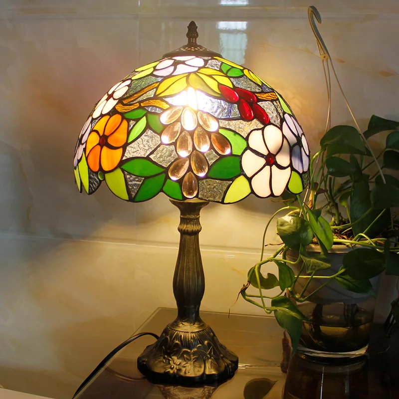 Wholesale Retro Tiffany 8-inch Led Lighting Art Colorful Round Glass Lampshade Home Classical Table Lamp