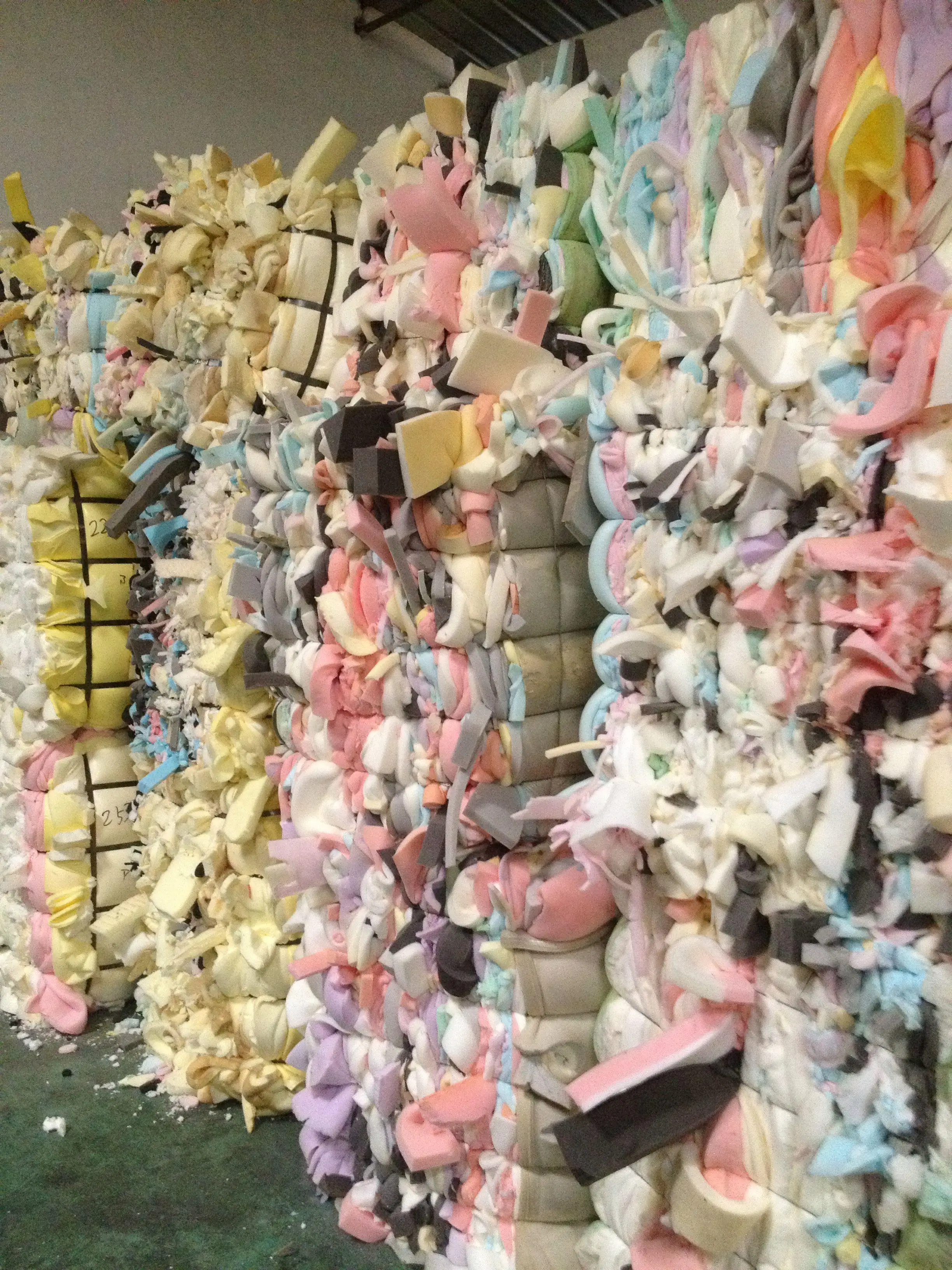 15-30 кг/м3 искусственная пена, сжатый лом в тюках около 600 кг/тюк для продажи