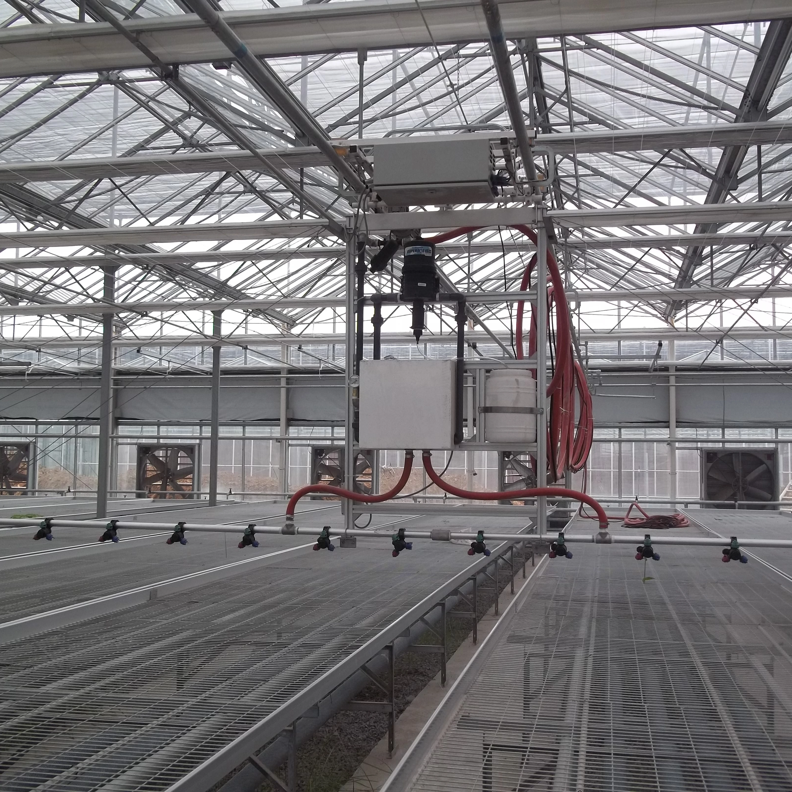 Factory direct sale is used for nursery flower planting greenhouse mobile sprinkler irrigation system