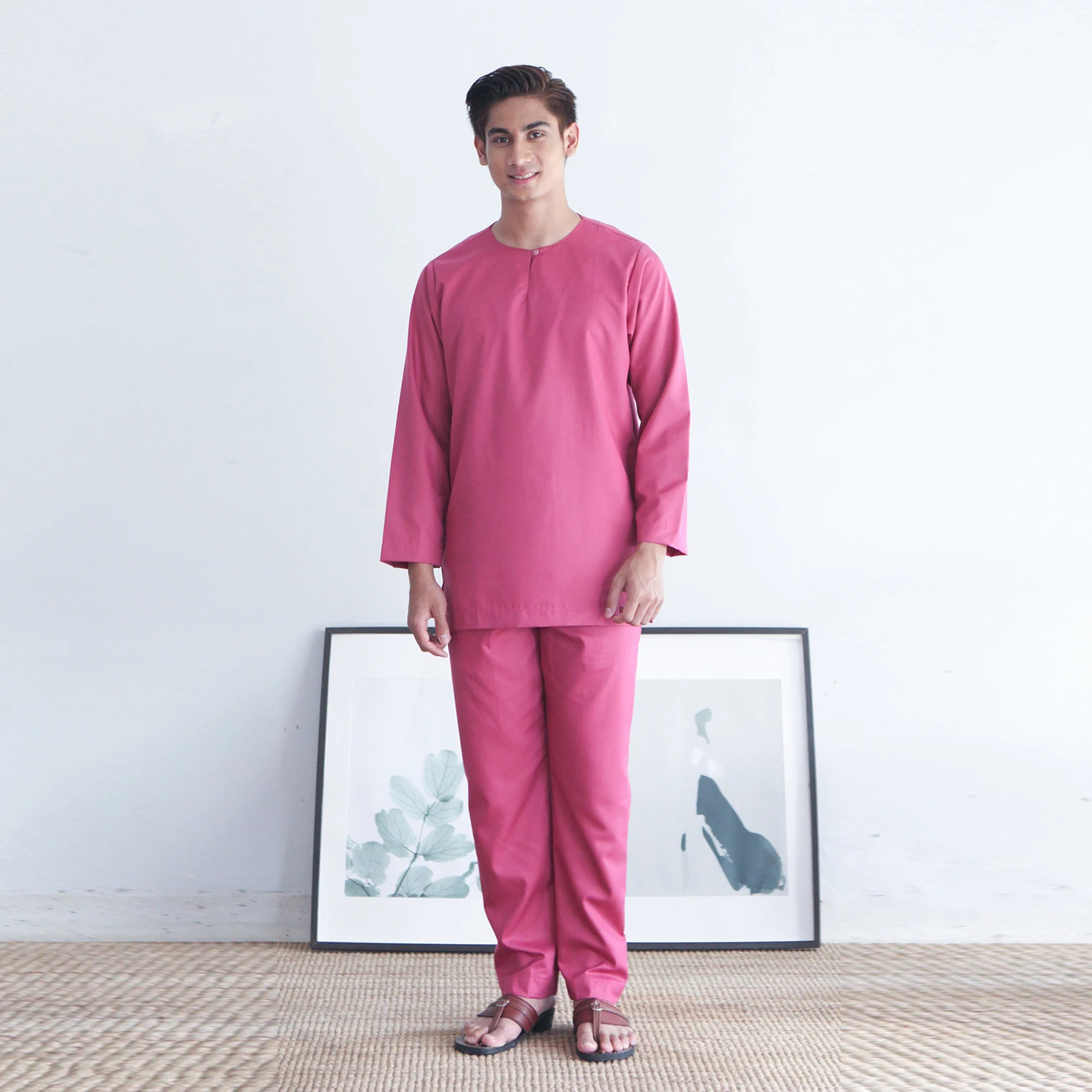 2024 Современная пуговица Fesyen Malaysia Baju Melayu для мужчин, мужская Однотонная рубашка с жемчугом и брюками, дизайн Oem