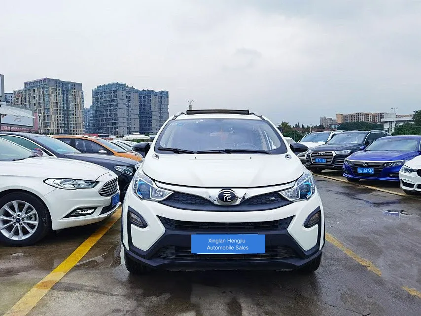 Секундная стрелка подержанных автомобилей BYD Юань 2016 1.5L класса люкс 5 мест для продажи