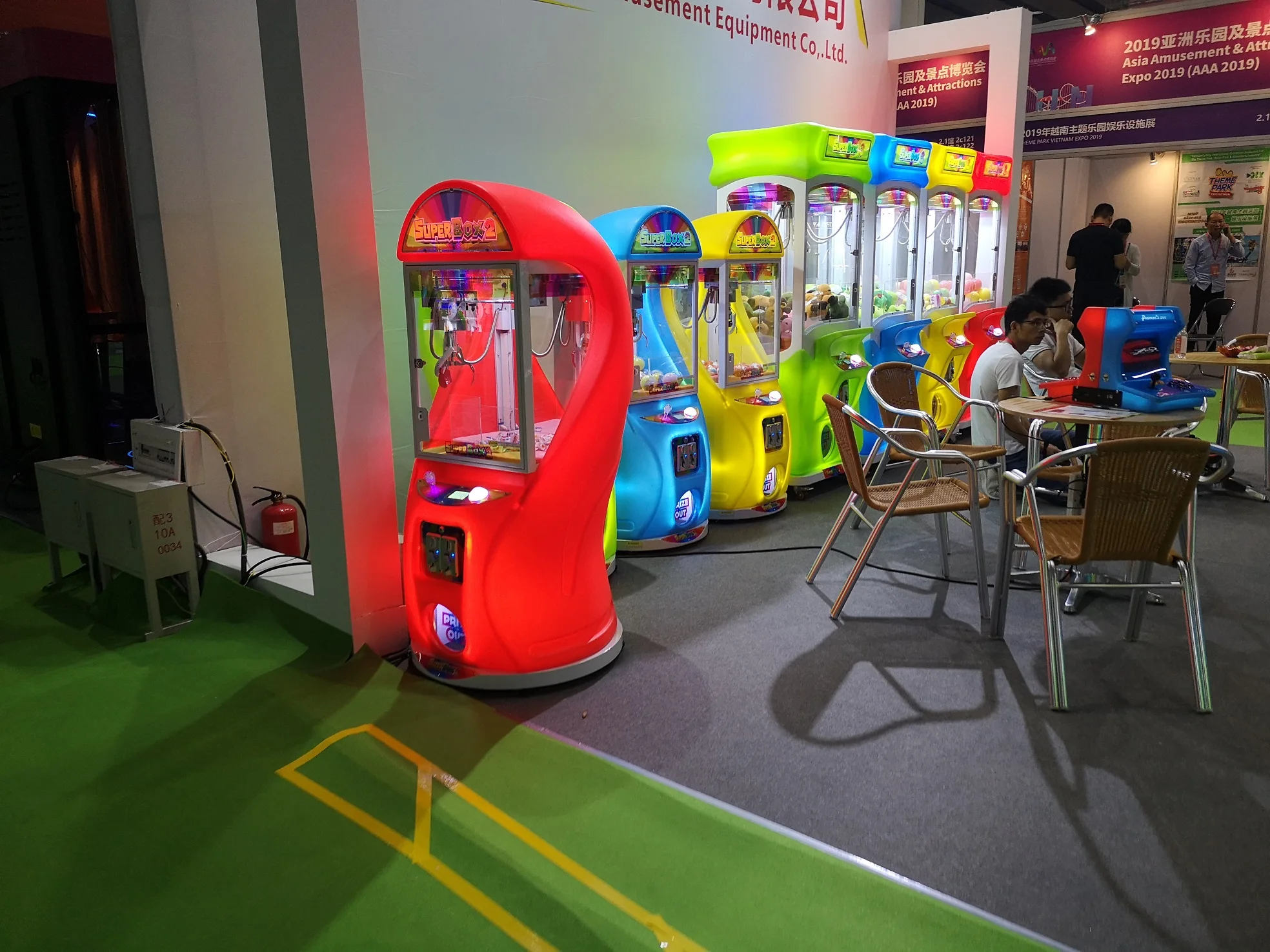 Factory Price Super Box Claw Crane Prize Gfit Game Machine|Amusement Park Toy Claw Game Machine|Plastic Arcade Claw Machine