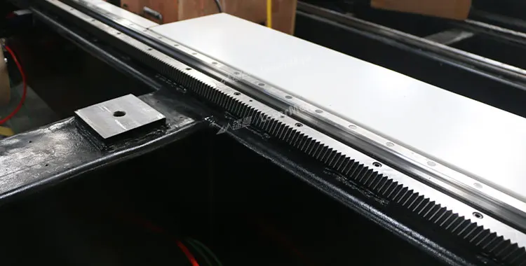 New design LM-6000 fiber laser cutting machine with Raytools automatically focus laser head