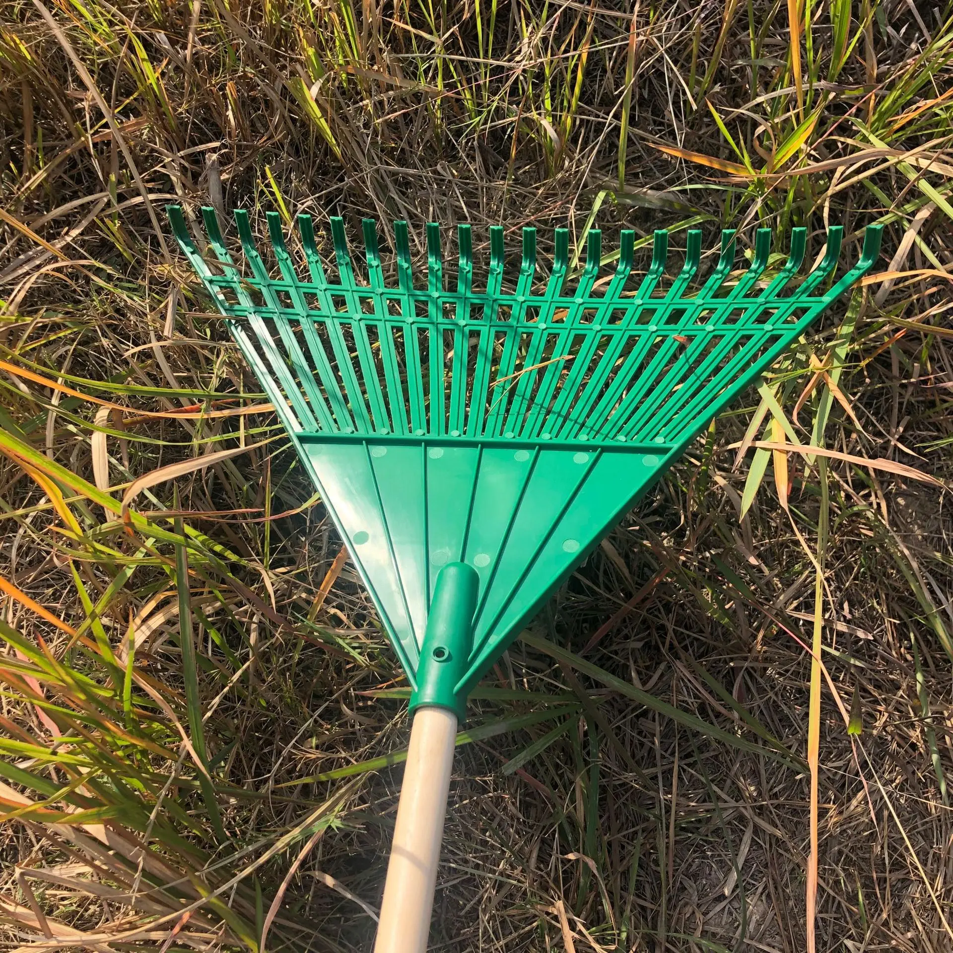 22 Tines Garden Clean Up Rake Plastic Lawn Rakes for Leaves