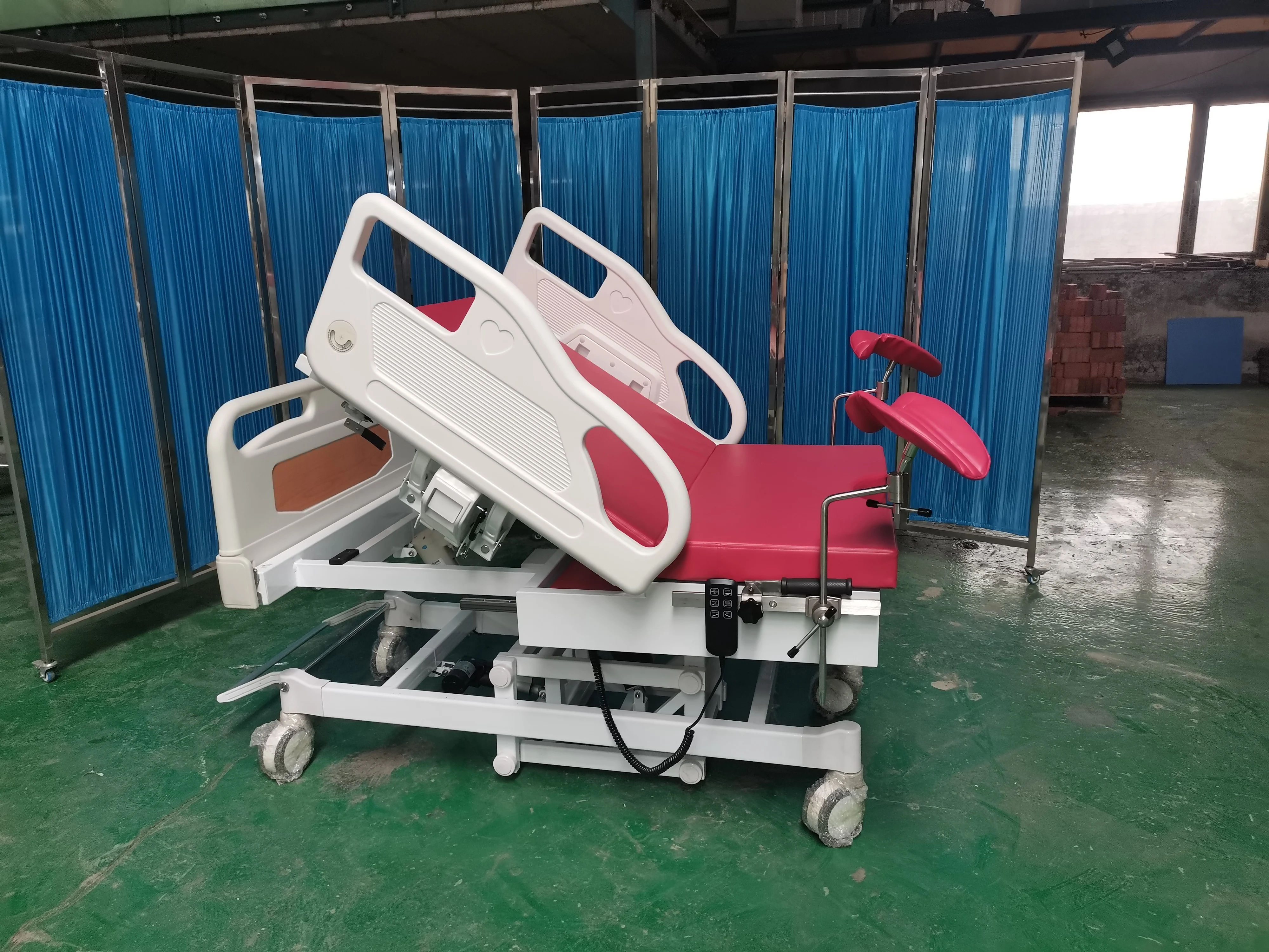 Ginee Medical Maternity and sickness integrated bed production high quality give birth use  sales gynecological bed