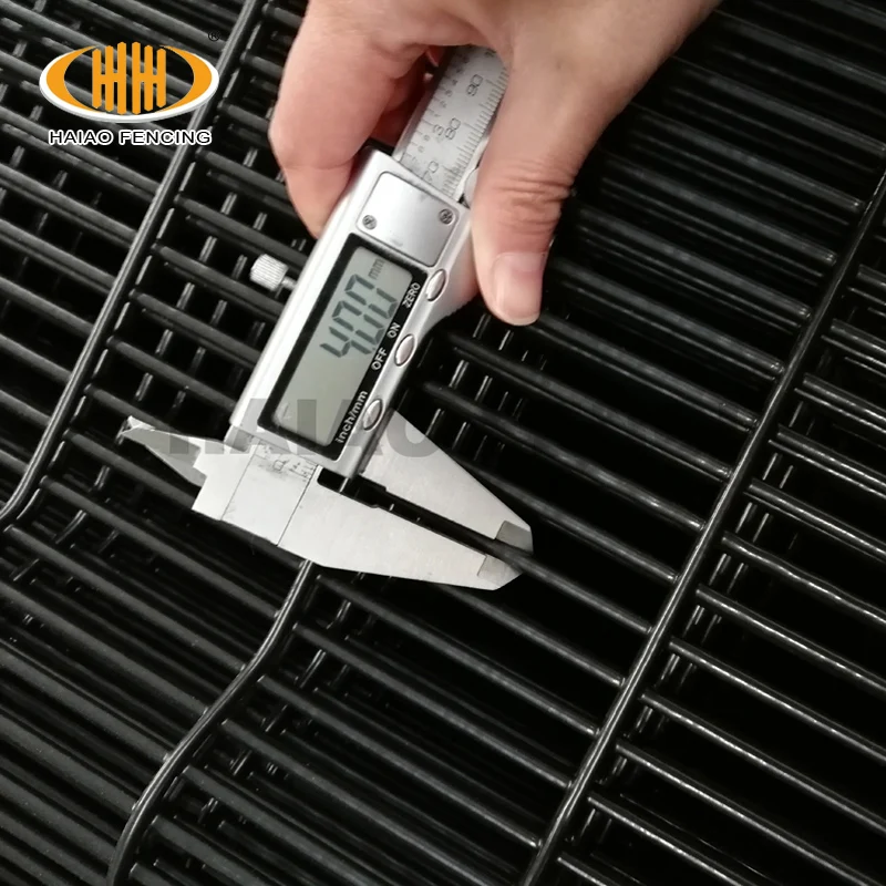 Hot sale black anti climb 358 wire mesh prison security fence with barbed razor wire for wall