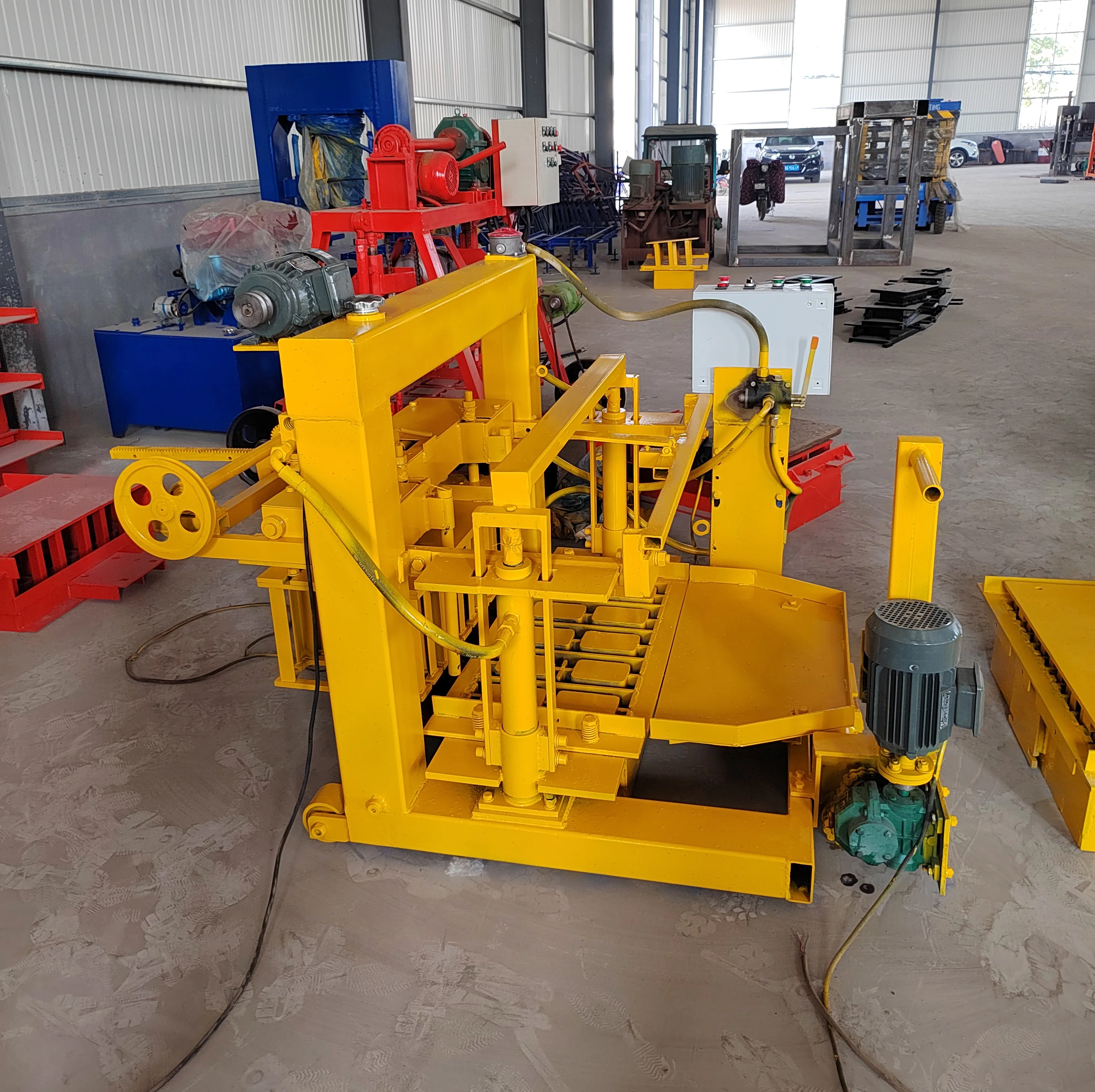 QMR4-30 Mobile hydraulic power concrete block manufacturing machine for 8-inch, 6-inch, 4-inch hollow blocks and solid bricks