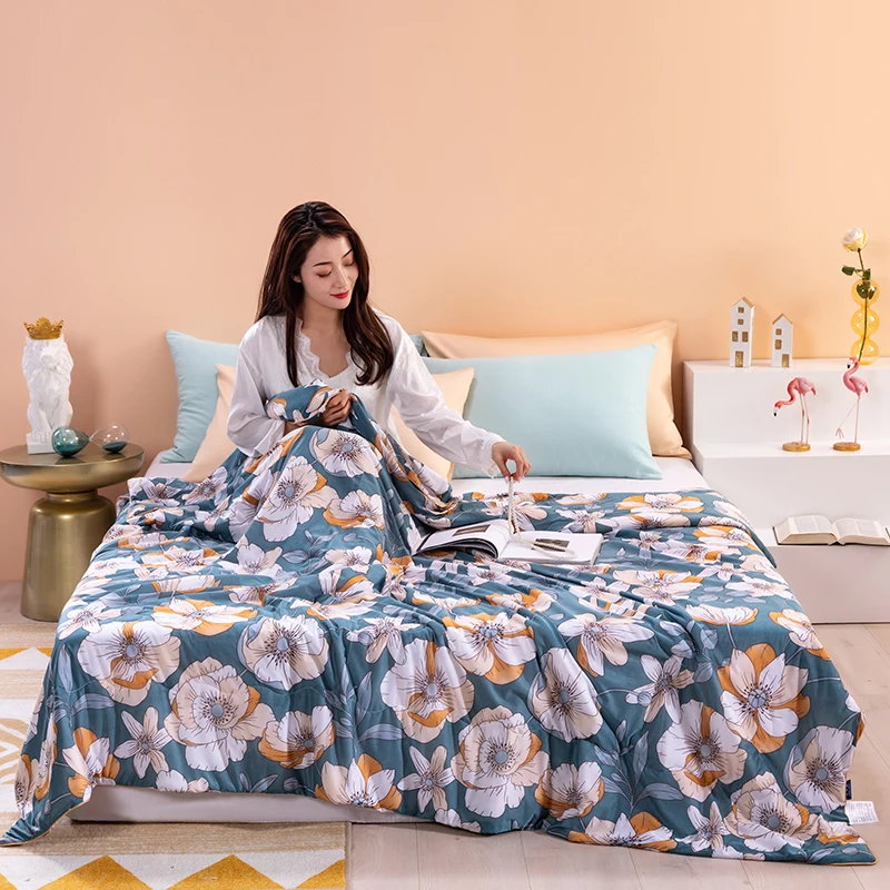 Custom Printed Foldable Cooling Silk Fabric Thin Quilt Sleeping Blanket Bedding Sets for Adults